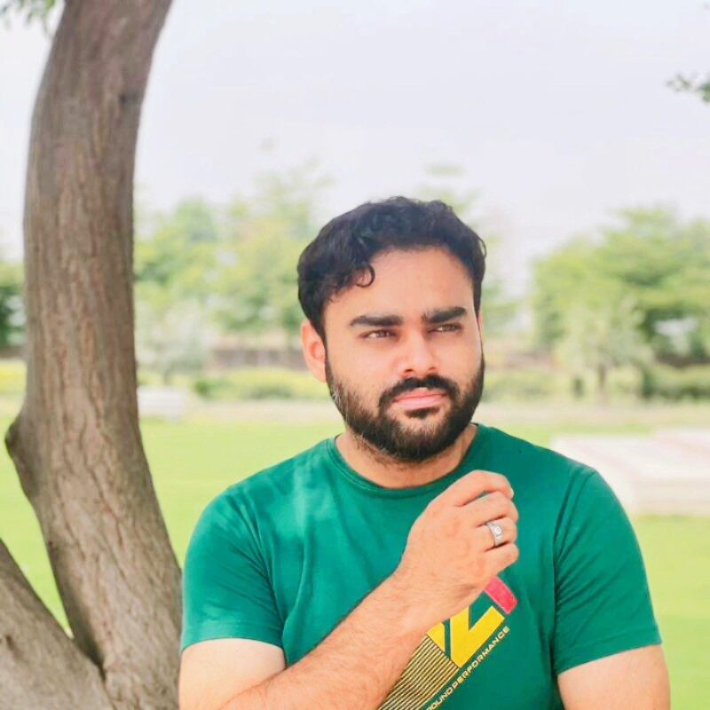 Profile picture of Hamza Azeem